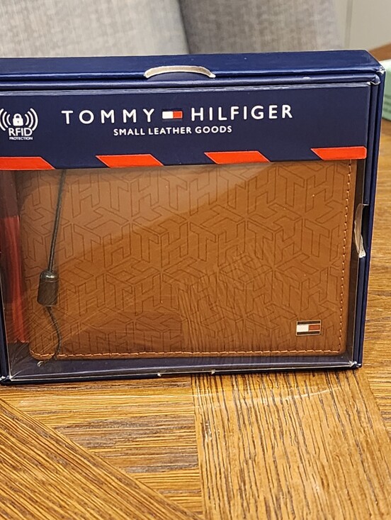 Tommy Hilfiger Other - New In Box Tommy Hilfiger Brown Leather RFID Wallet